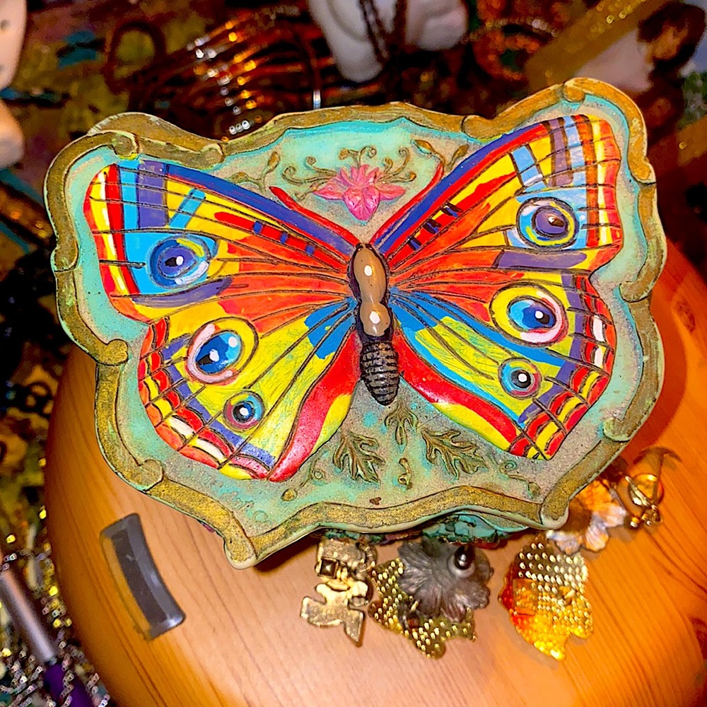 Vntg Butterfly Trinket Box